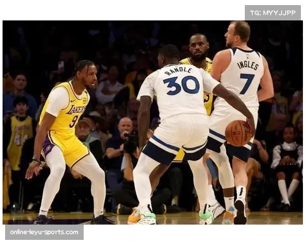 雷迪克：季前赛收官战首发阵容与常规赛揭幕战完全一致